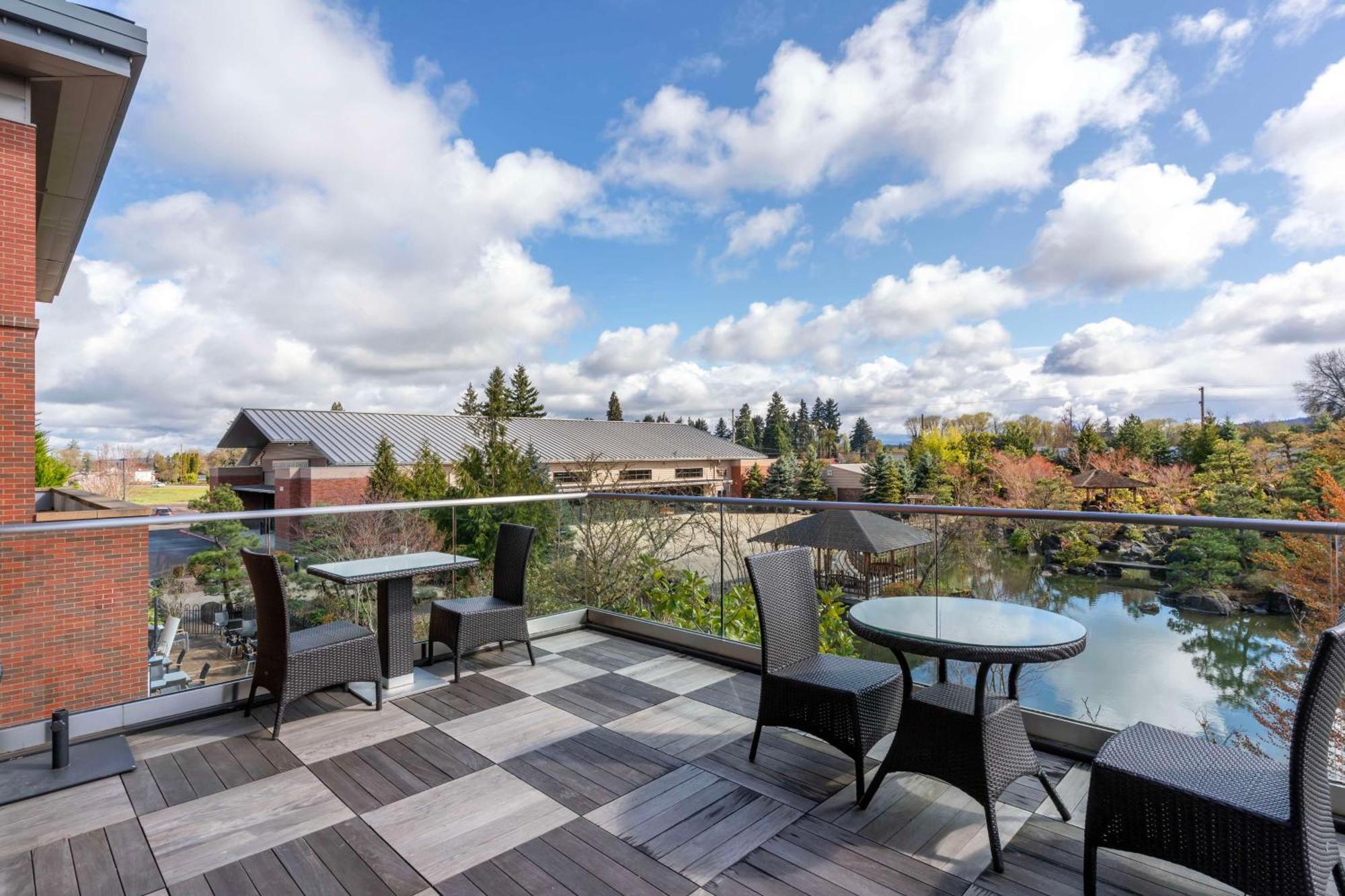 Best Western Premier Boulder Falls Inn Лебанон Екстер'єр фото