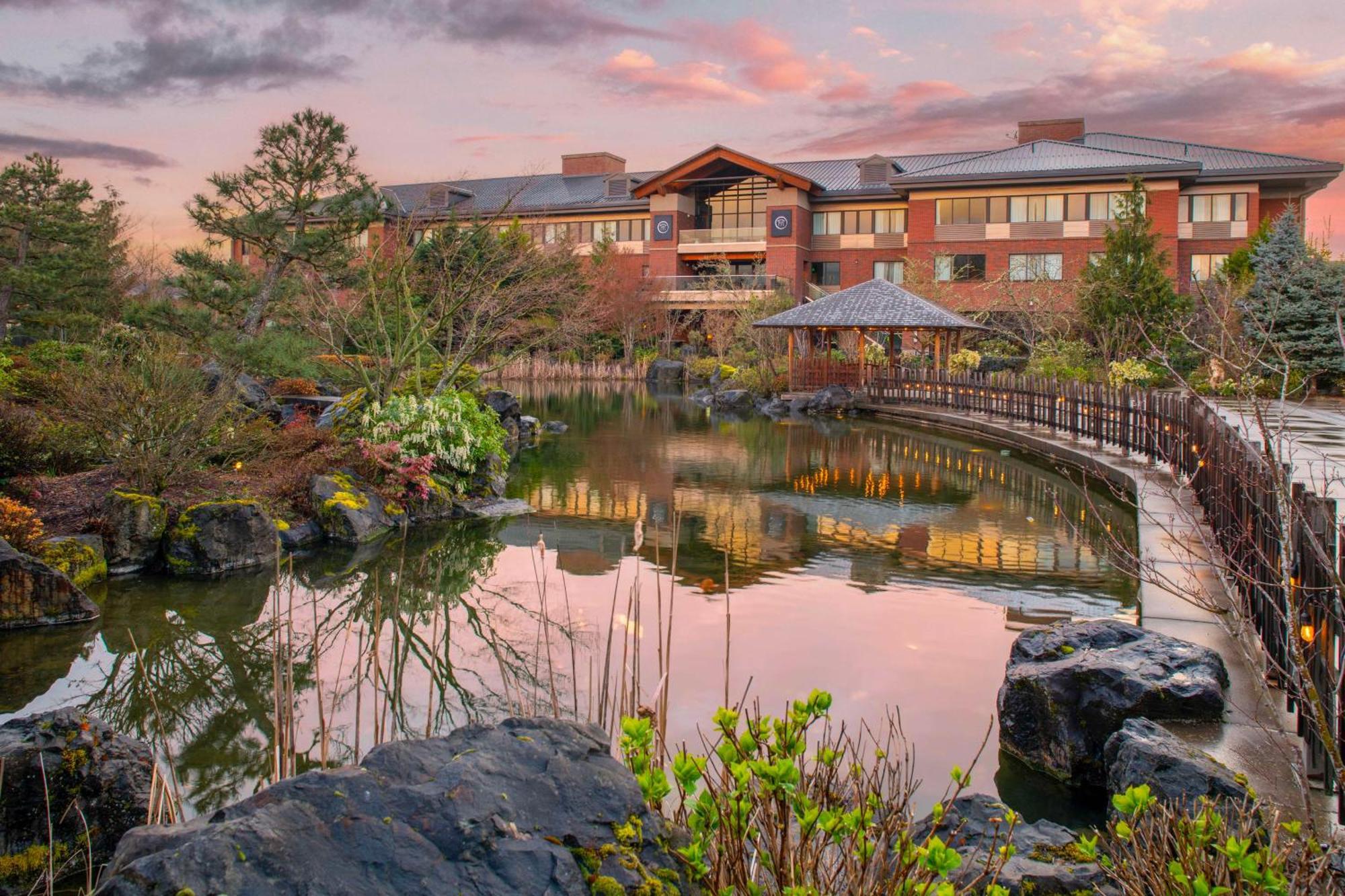 Best Western Premier Boulder Falls Inn Лебанон Екстер'єр фото