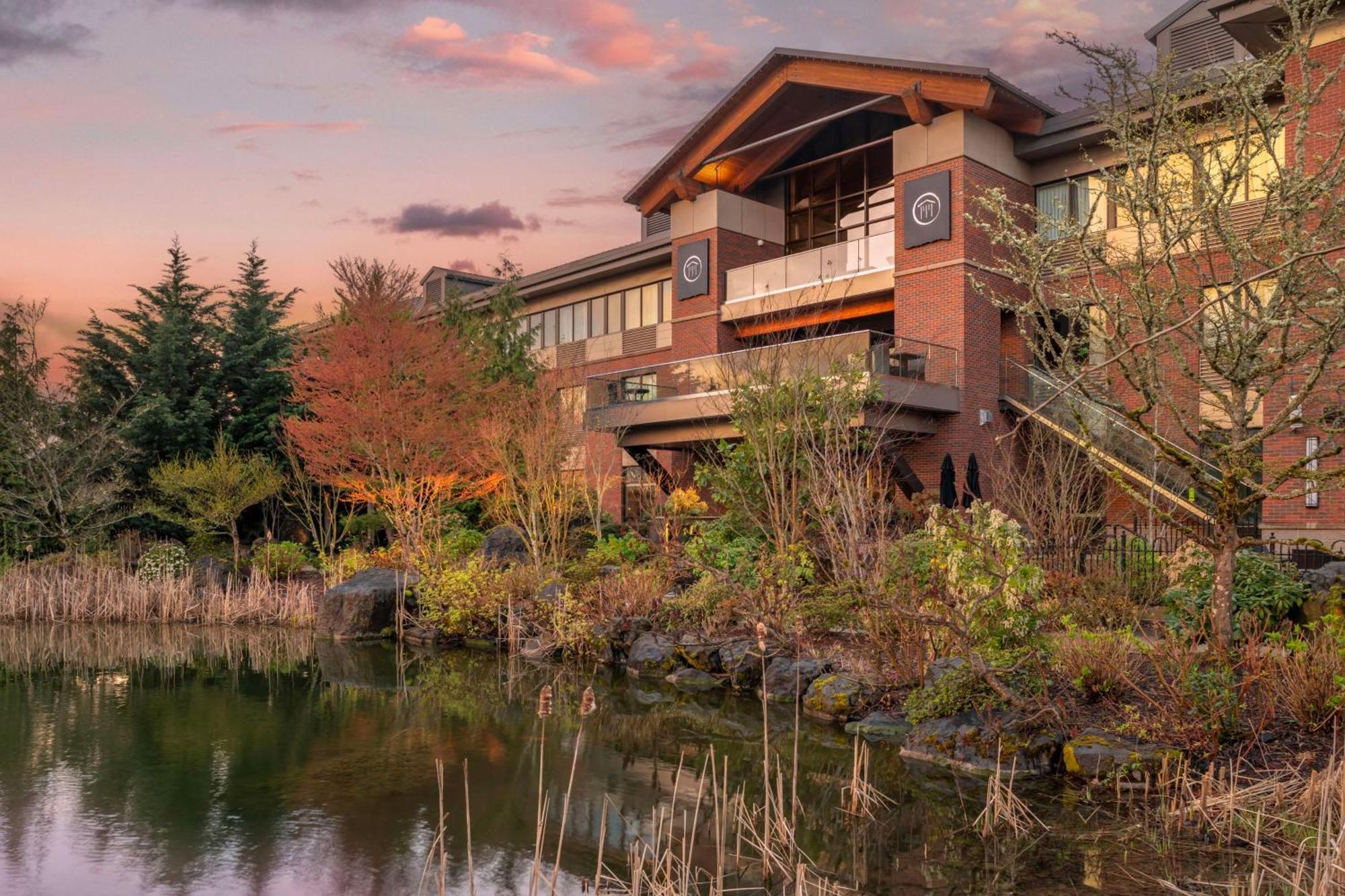 Best Western Premier Boulder Falls Inn Лебанон Екстер'єр фото