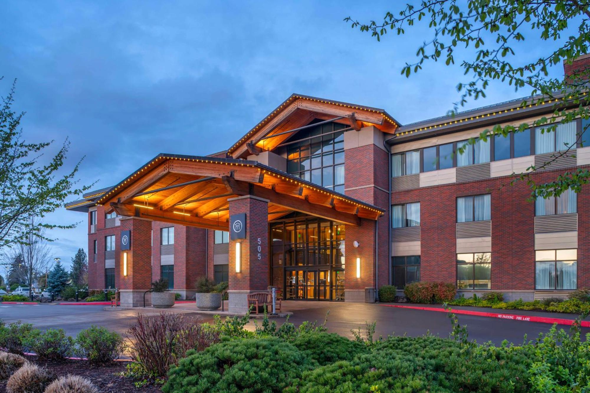 Best Western Premier Boulder Falls Inn Лебанон Екстер'єр фото